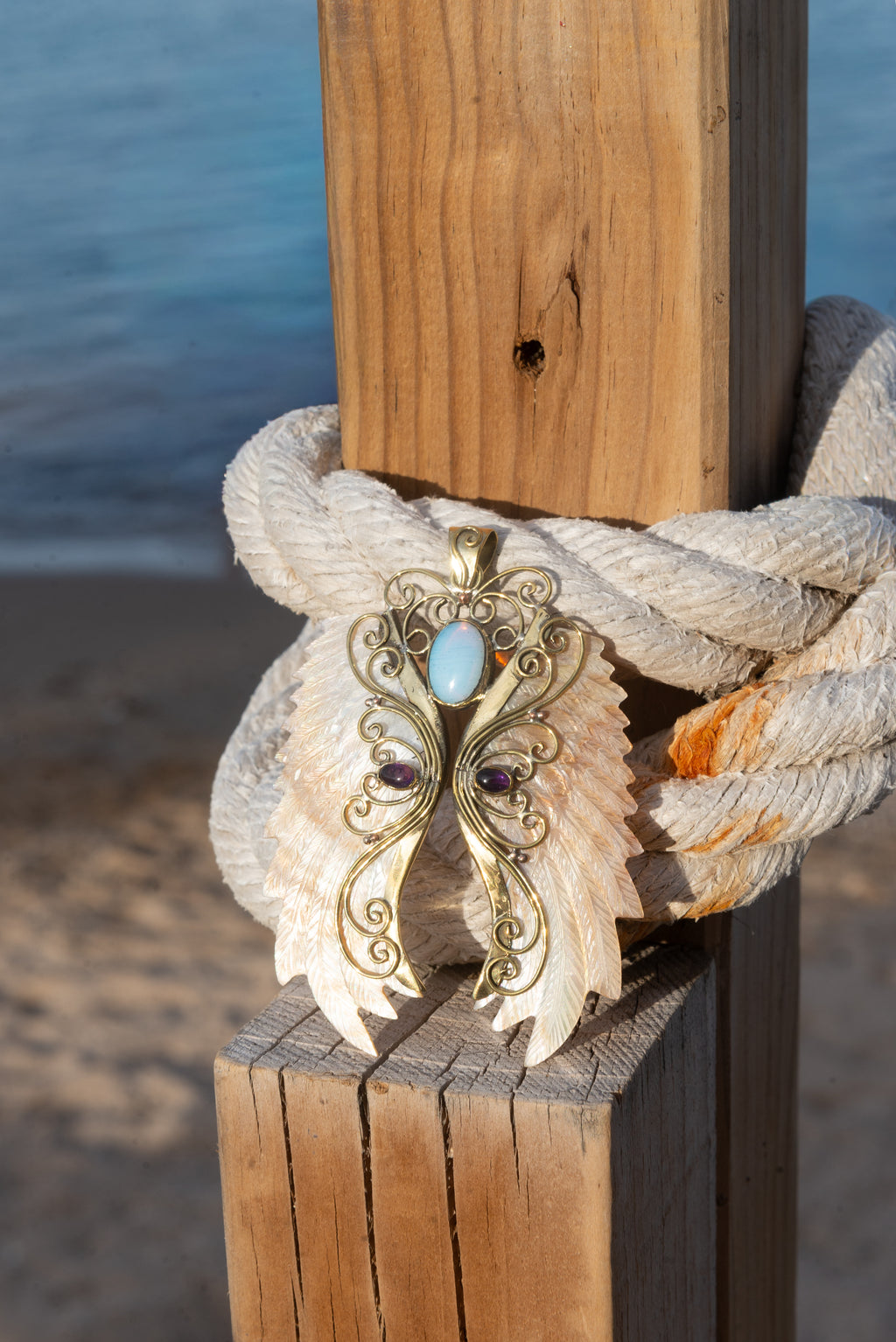 Lunar Butterfly – Amuleto de Transformación y Luz Interior