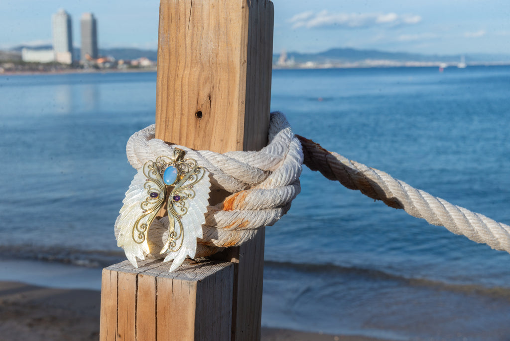 Lunar Butterfly – Amuleto de Transformación y Luz Interior
