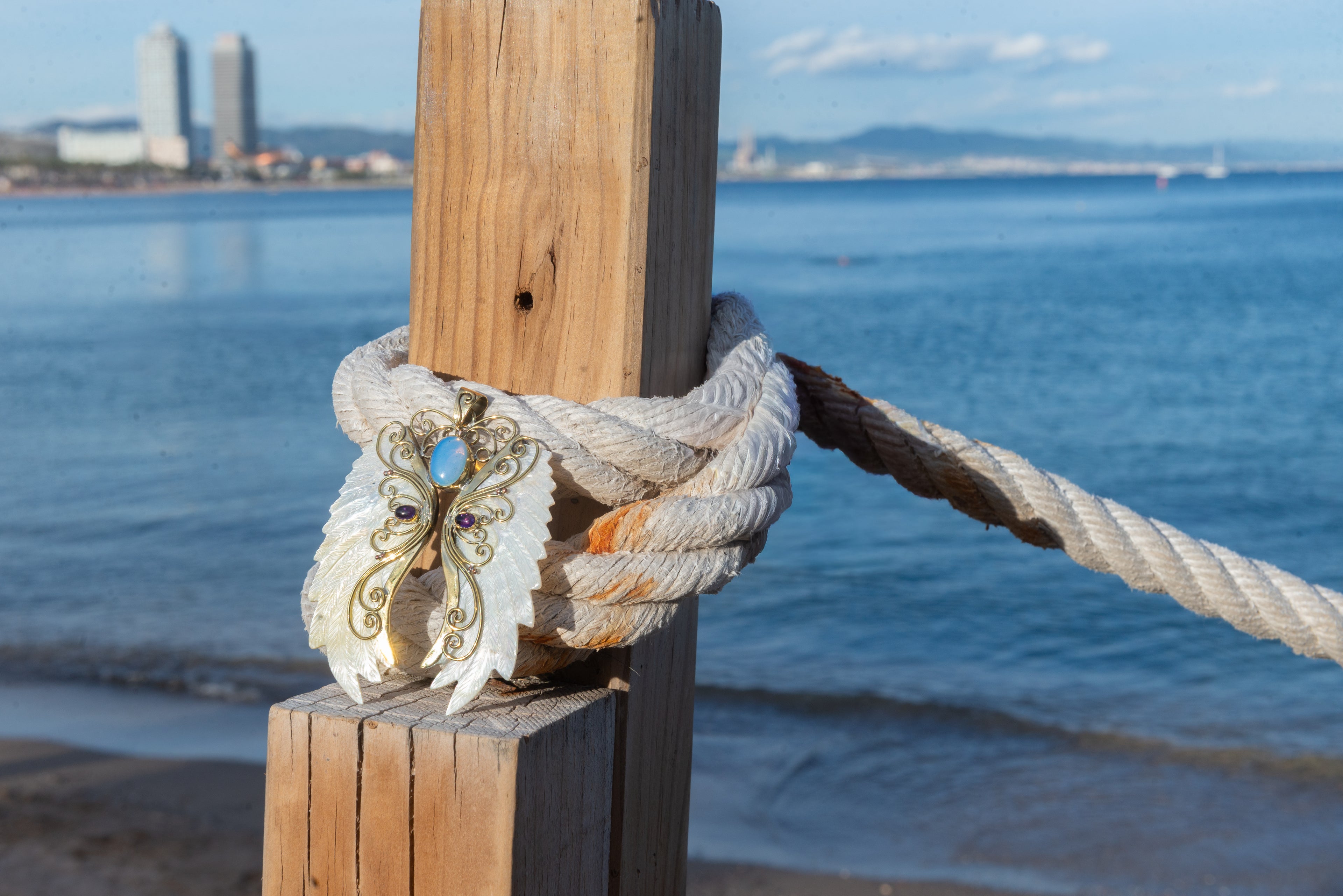 Lunar Butterfly – Amuleto de Transformación y Luz Interior